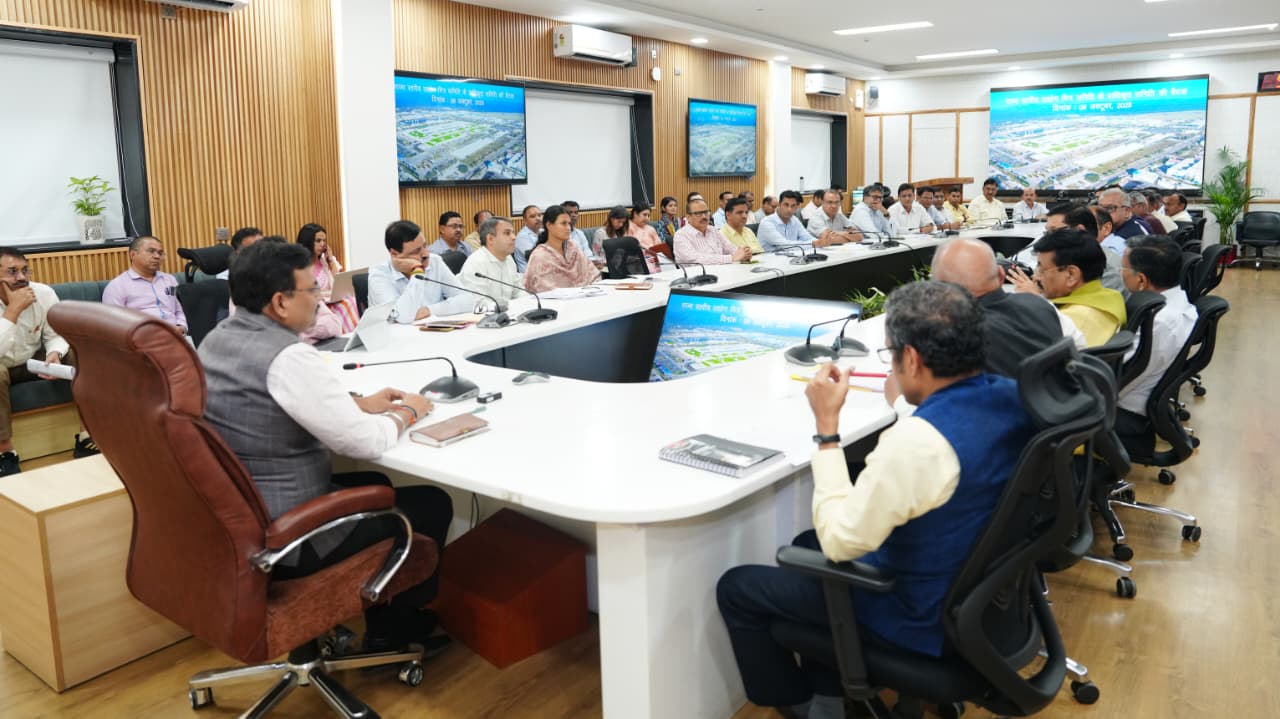 उद्योगों को समुचित सुविधाएं और बेहतर माहौल उपलब्ध कराने के लिए शासन है प्रतिबद्ध : आनंद बर्द्धन