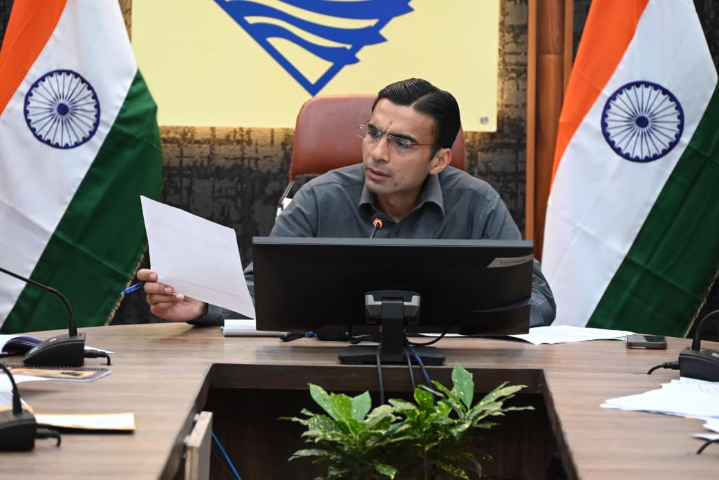 राशन, आयुष्मान का हक सिर्फ पात्र परिवारों को, हटेंगे सभी अपात्र : डीएम