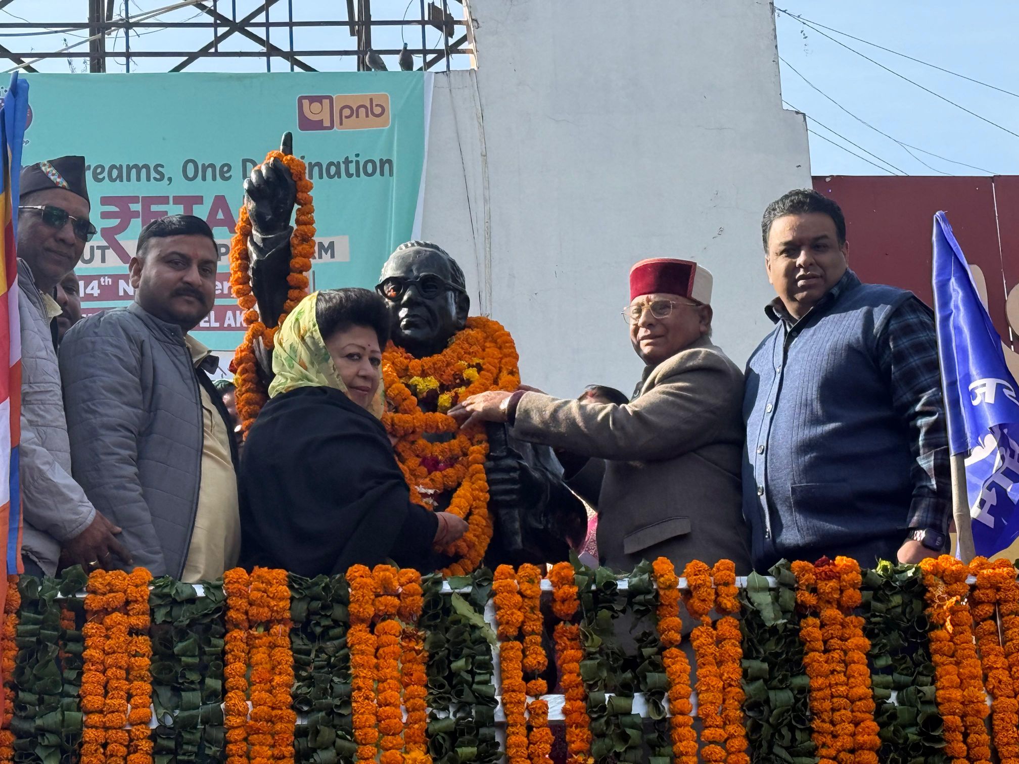 विधायक खजान दास ने किया ने बाबा साहब डॉ. भीमराव अम्बेडकर को दी श्रद्धांजलि