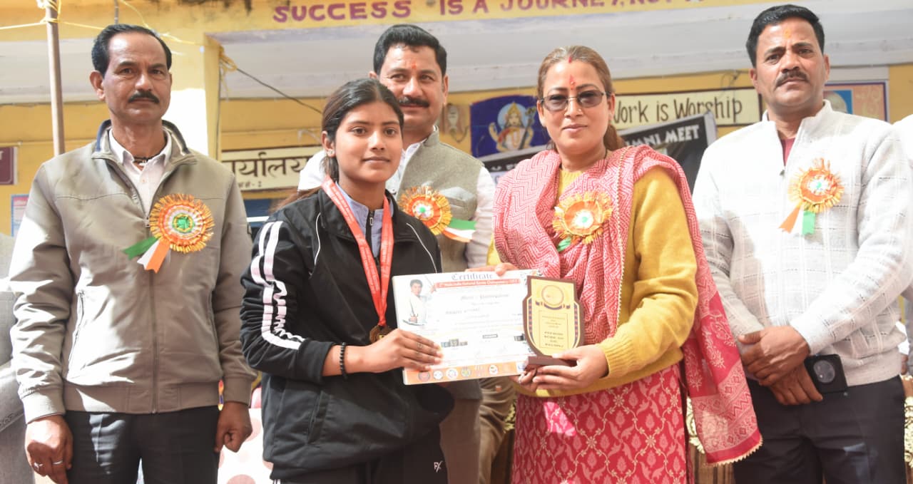 वार्षिकोत्सव में शामिल हुईं कैबिनेट मंत्री रेखा आर्या, छात्र-छात्राओं को किया प्रेरित